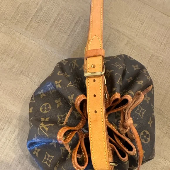 Louis Vuitton Noe Petite - Picture 7 of 16